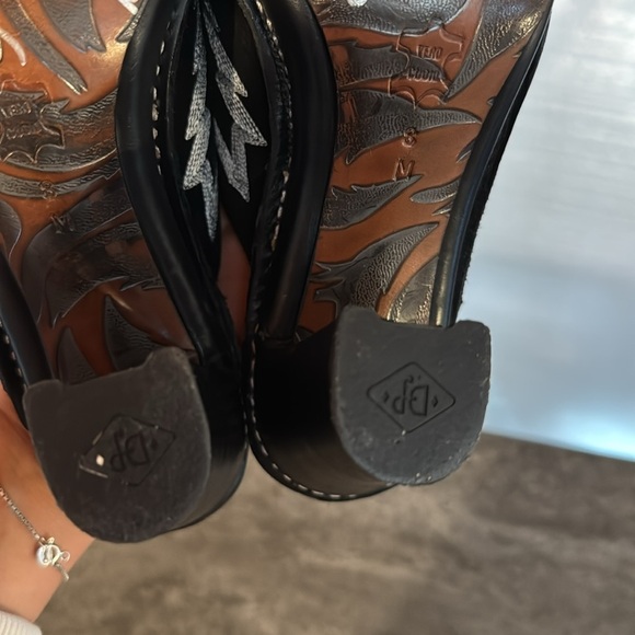 Black and White Embroidered Women's Heeled Mules. Size 8 M - Picture 9 of 10